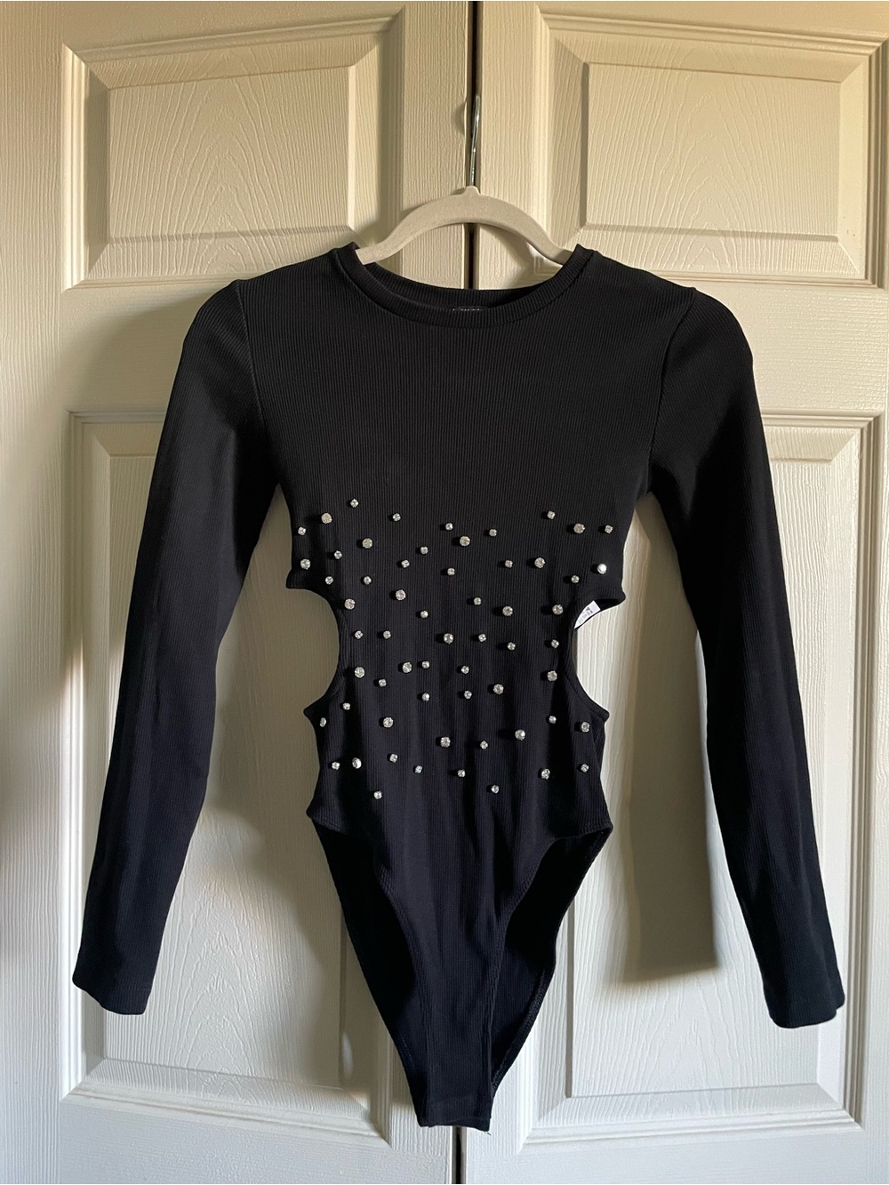 RIBBED JEWEL BODYSUIT
BLACK